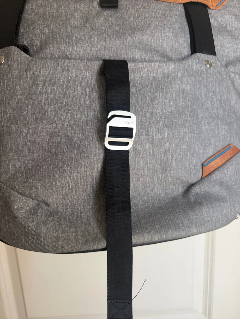 Peak Design stylish grey